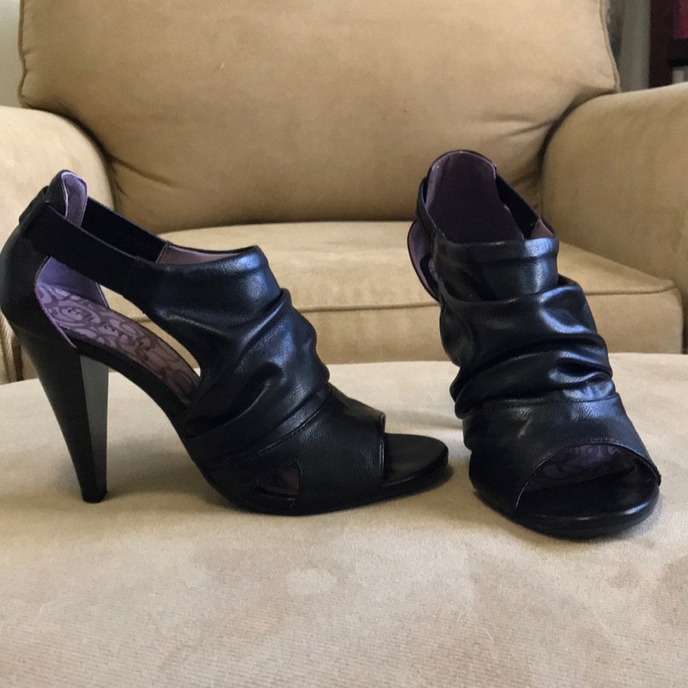 Black Leather Sandals